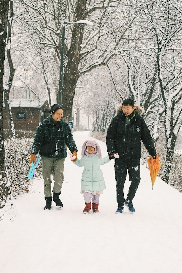 눈이 오는 날, 가족 사진